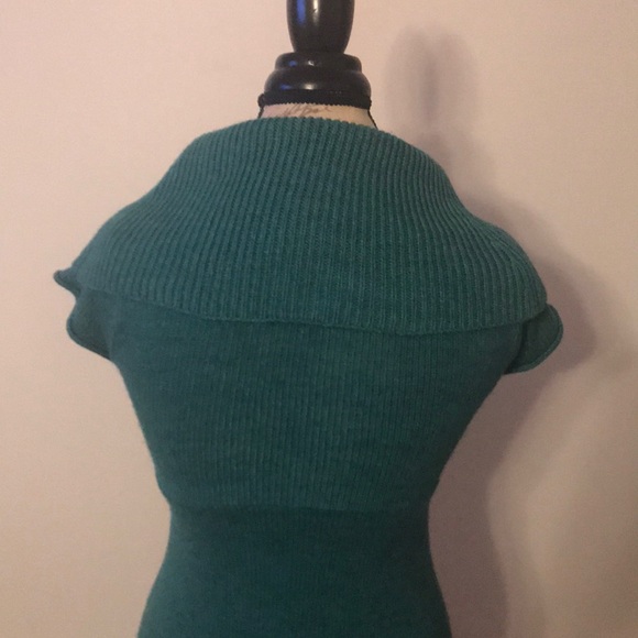 BEAUTIFUL COWL NECK SWEATER!!🍃💚 - Picture 3 of 5